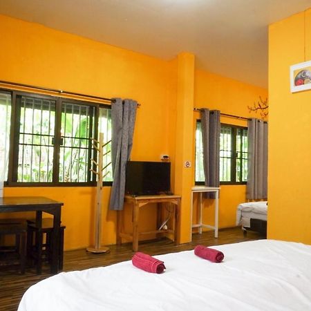 Chongrak Guesthouse Чиангмай Экстерьер фото